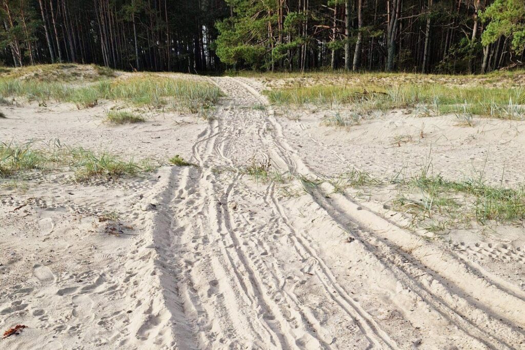 Par kāpu izbraukātājiem jāziņo policijai