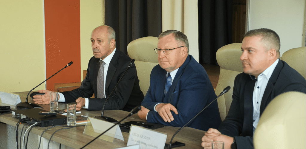Saeimas Valsts pārvaldes un pašvaldības komisija vērtē situāciju Talsu novadā