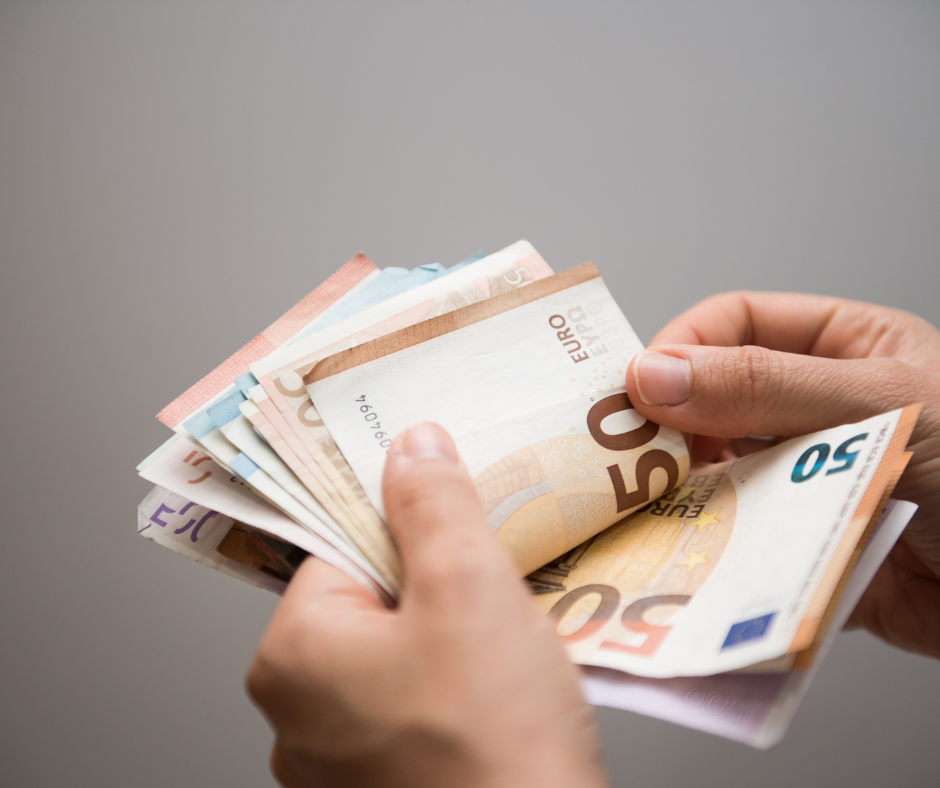 No Talsiem ar taksometru dodas uz Rīgu, lai krāpniekiem nodotu naudu