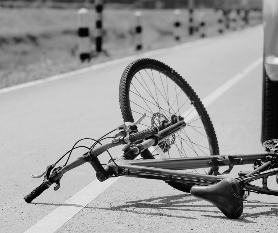 Rojas pagastā letāli notriekts velosipēdists.