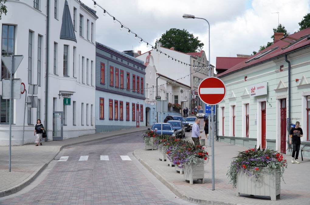 Lielās ielas spuldzīšu virtenes drīz būs atpakaļ savā vietā