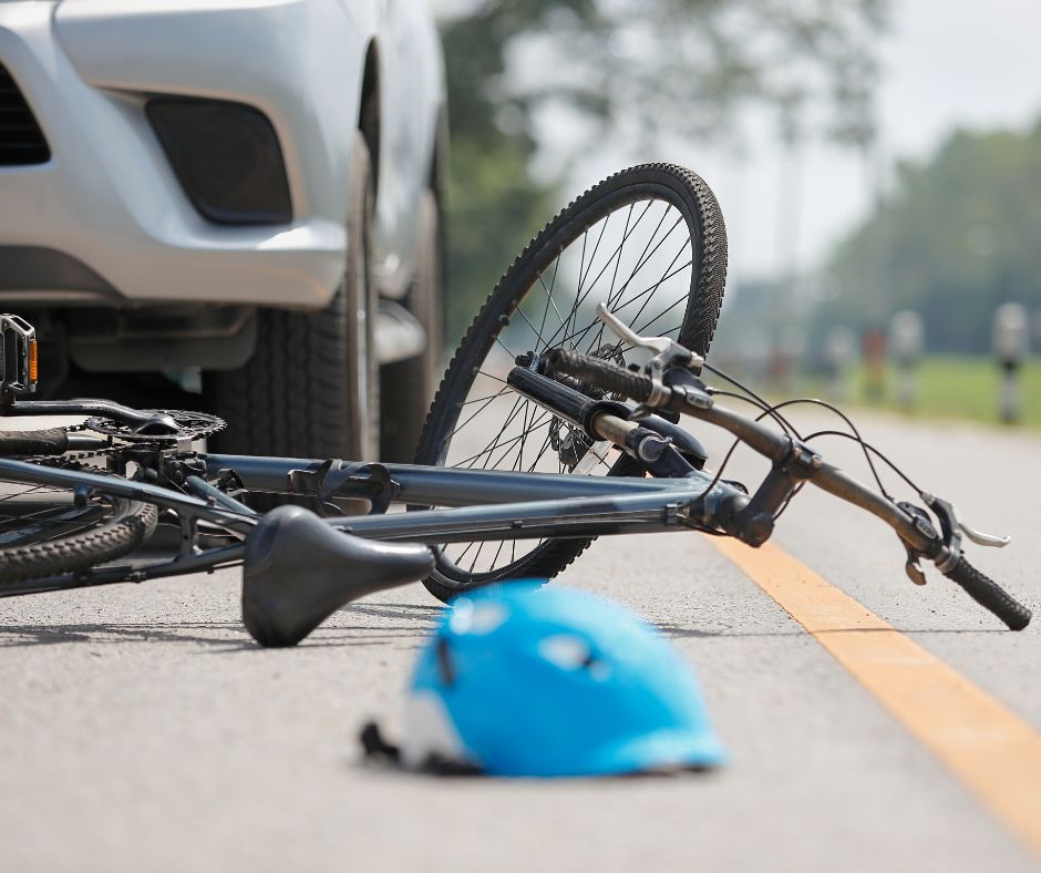 Velosipēdists saduras ar auto Ģibuļu pagastā