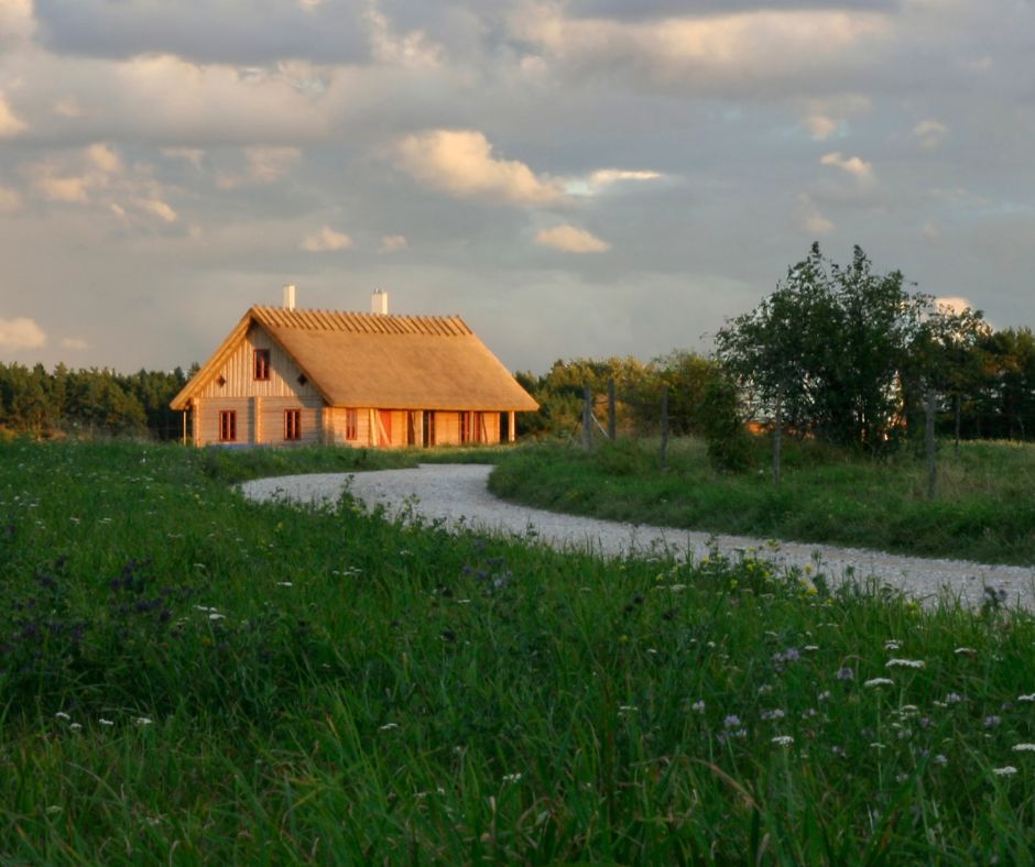 Aug interese par mājokļiem reģionos, pilsētnieki meklē dzīvi tuvāk dabai