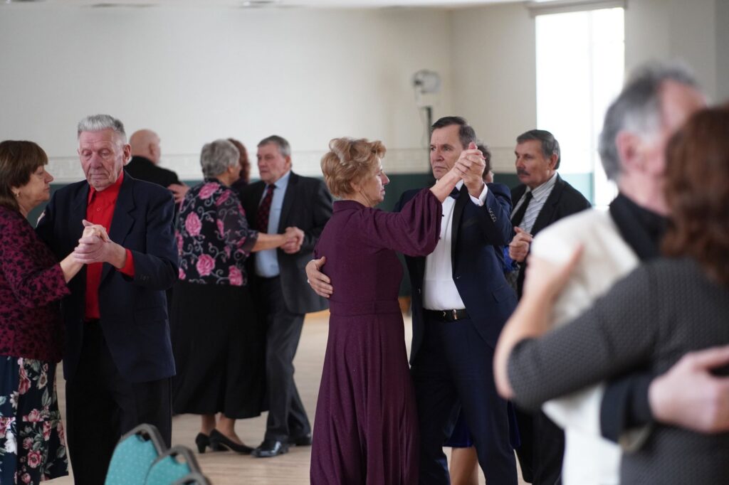 Sirds soļu kopiena «Deviņos pakalnos» lūdz uz deju