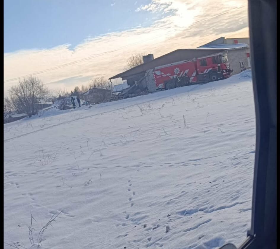 Pastendē sabrukusi ēkas daļa; cietuši divi cilvēki
