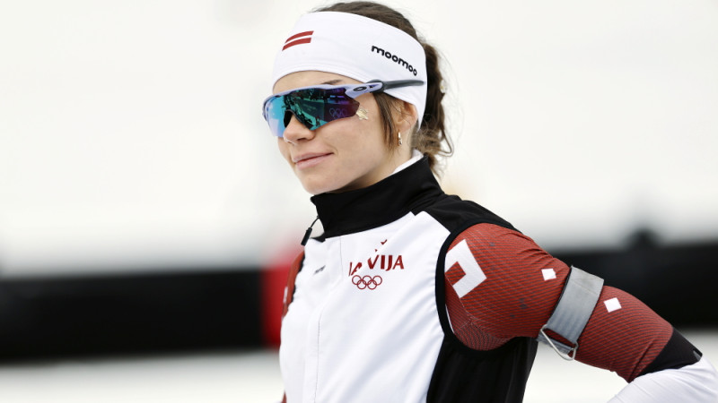 Latvijas biatlonisti izcīna zeltu pasaules junioru čempionāta stafetē; Lozberam “zelta nedēļa”