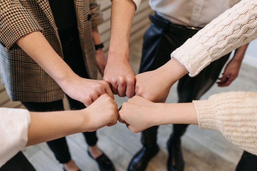No biroja uz piedzīvojumu: labākās team building idejas nelielām komandām Latvijā