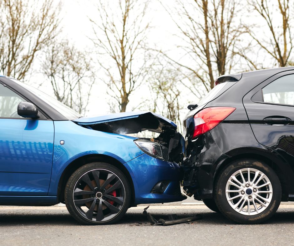 Vairāk nekā puse autovadītāju zina kā rīkoties pēc ceļu satiksmes negadījuma